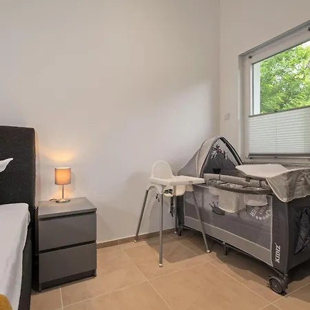 Ferienhaus-anton-charlotte * Schwarz (Mecklenburgische Seenplatte)