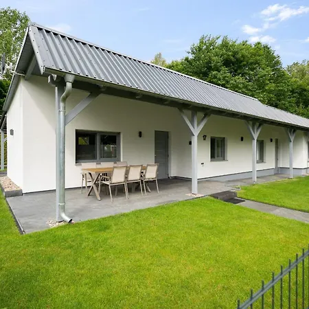 Ferienhaus-anton-charlotte * Schwarz (Mecklenburgische Seenplatte)